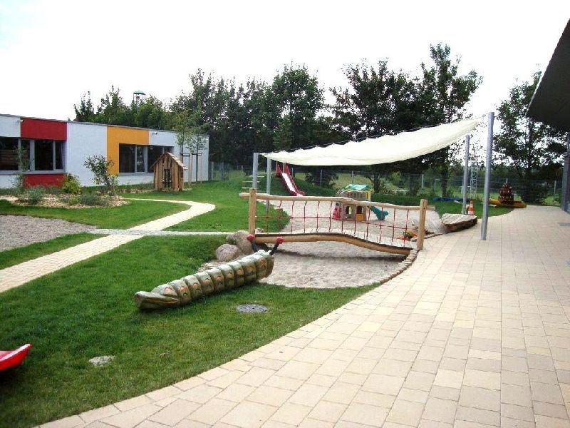 Raupe, Brücke und Segel